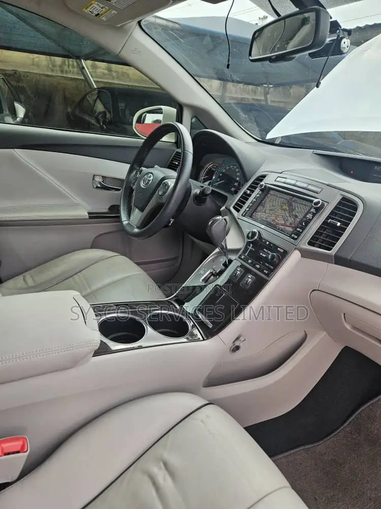 Toyota Venza XLE AWD 2013 White