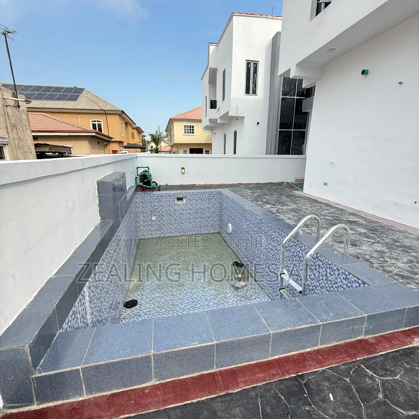 4bdrm Duplex in Crown Estate, for sale