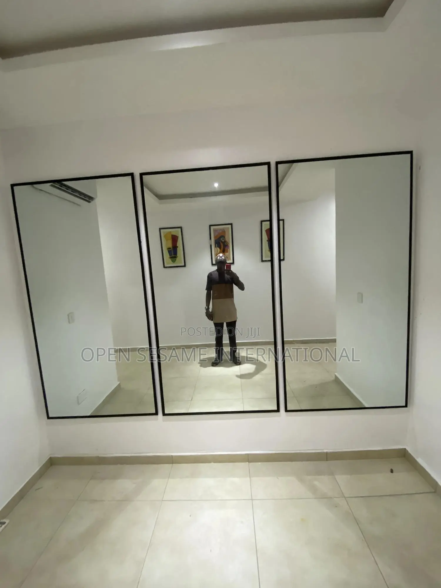 Corridor Mirror Design With Black Edge