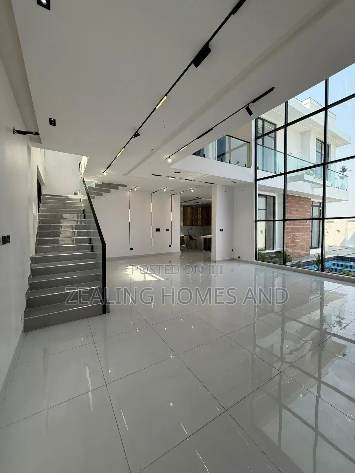 5bdrm Duplex in Chevron Lekki, for sale