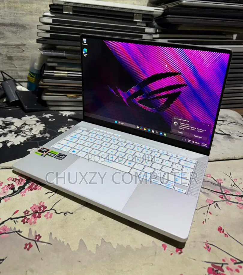 Laptop Asus ROG Zephyrus G14 32GB AMD Ryzen 9 SSD 1T