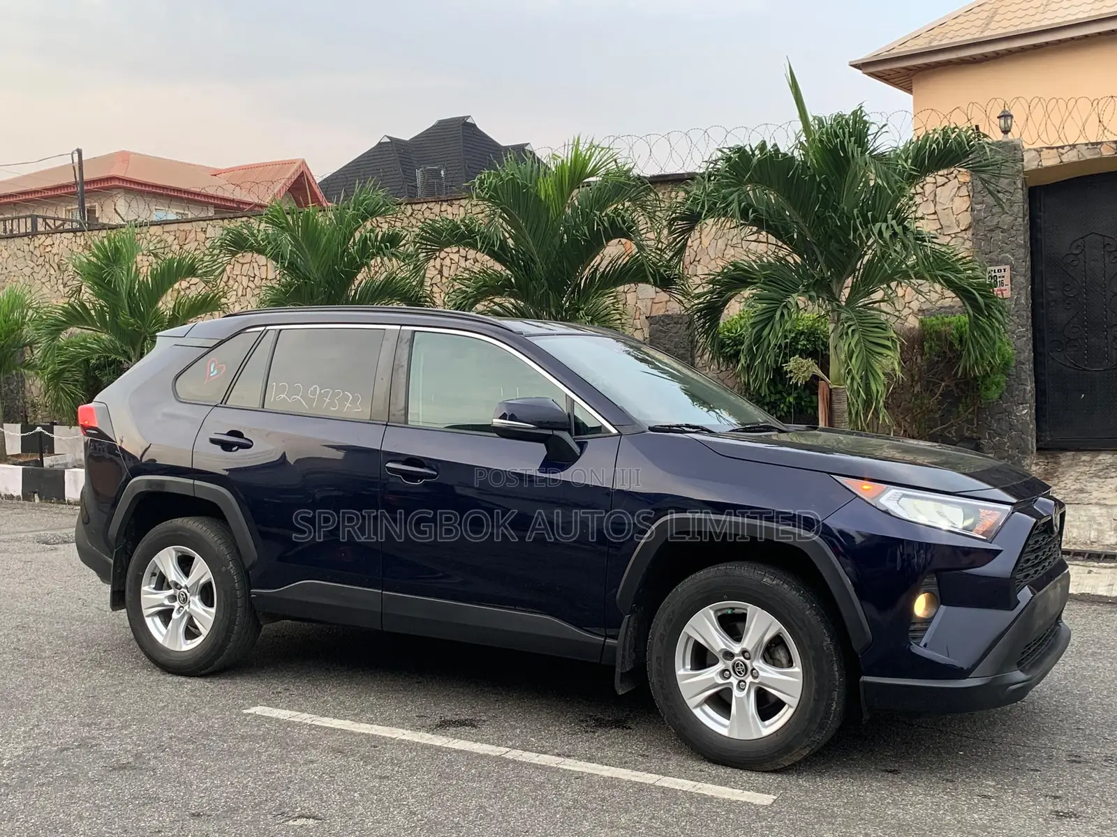 Toyota RAV4 XLE AWD 2020 Blue