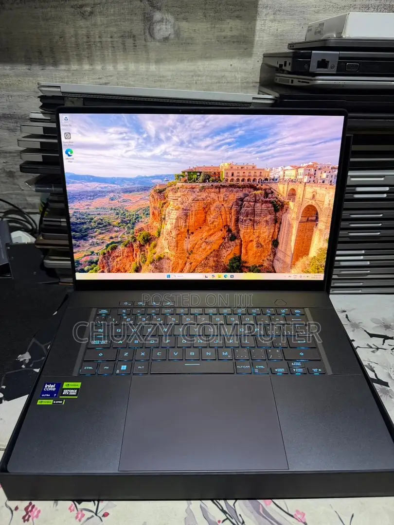 Laptop Asus ROG Zephyrus G16 16GB Intel Core Ultra 7 SSD 512GB
