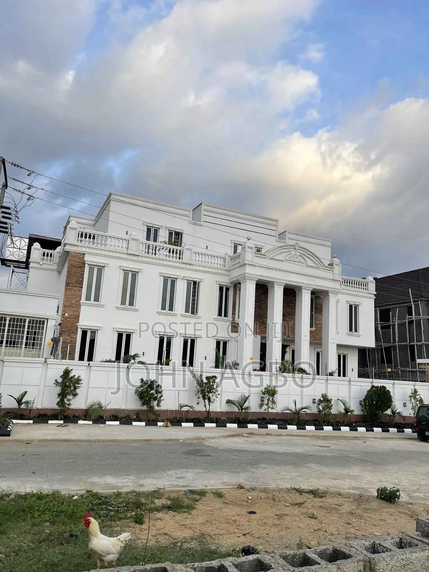 15 Room Hotel in Jahi