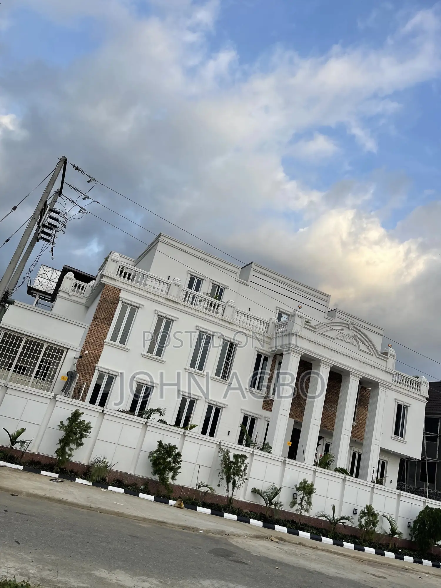 15 Room Hotel in Jahi
