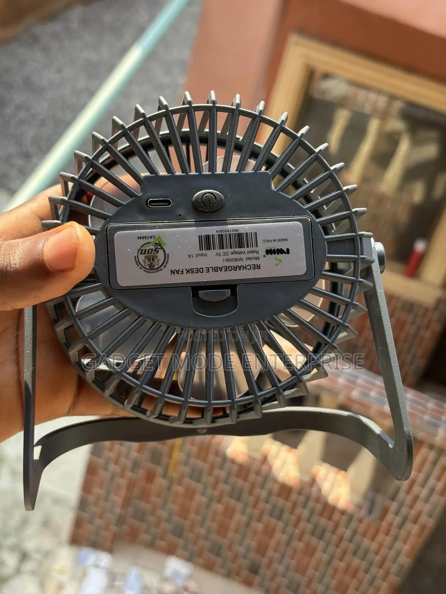Iwin Iw8008 Rechargeable and Portable Desktop Fan