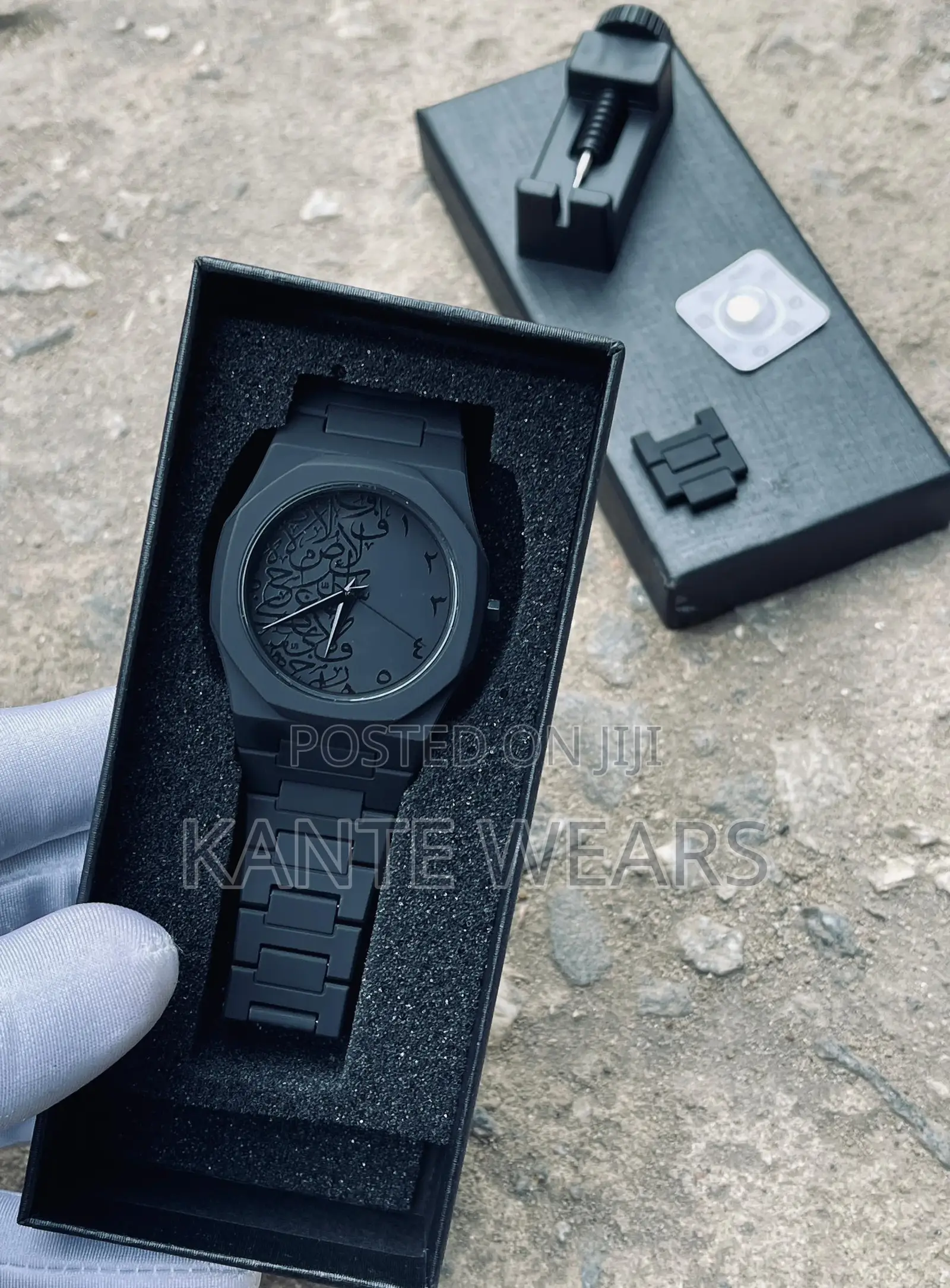 Content Wristwatch-Chain