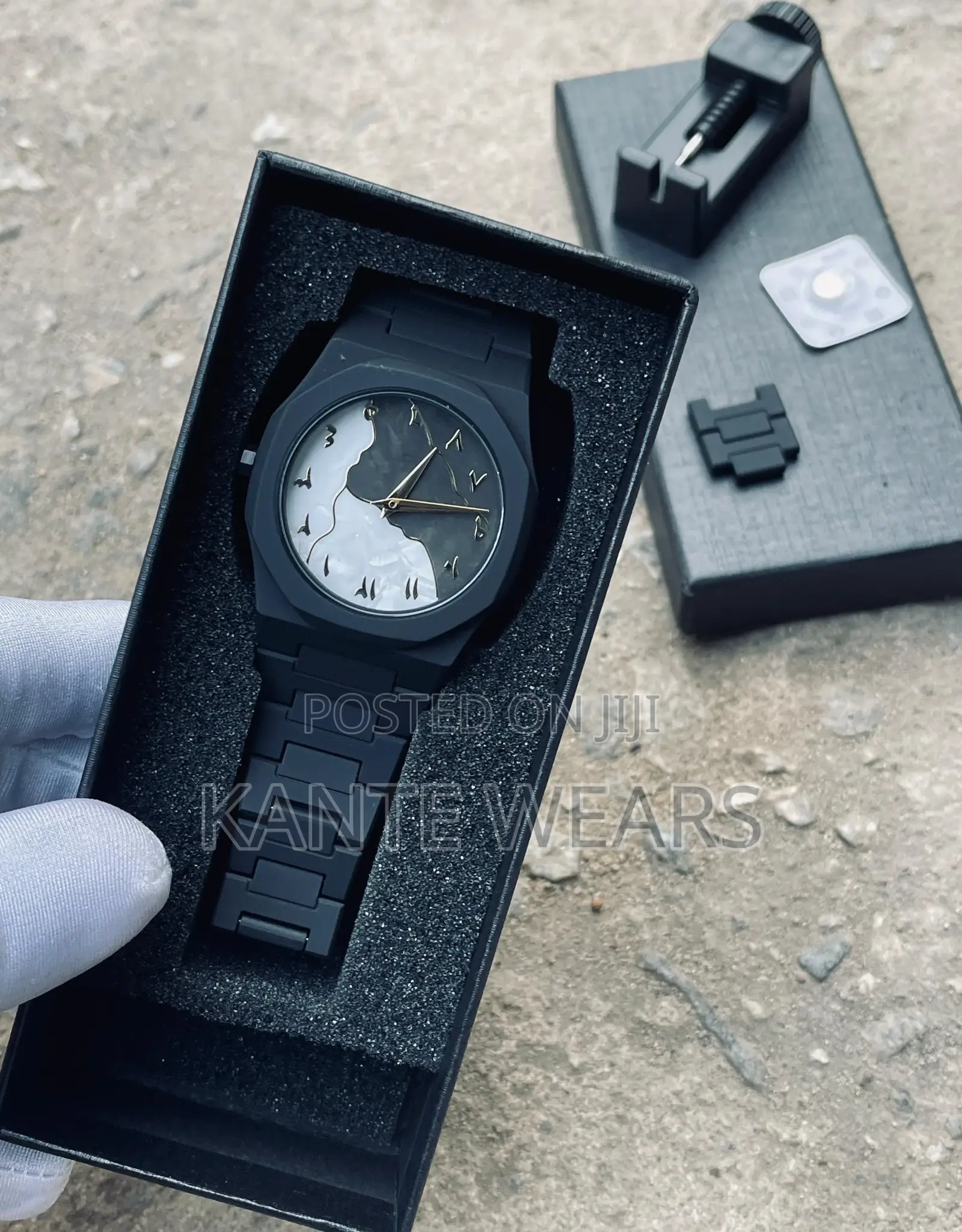 Content Wristwatch-Chain