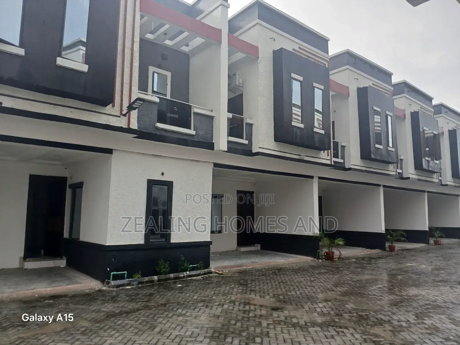 4bdrm Duplex in Pantheon Bridge, Chevron for sale