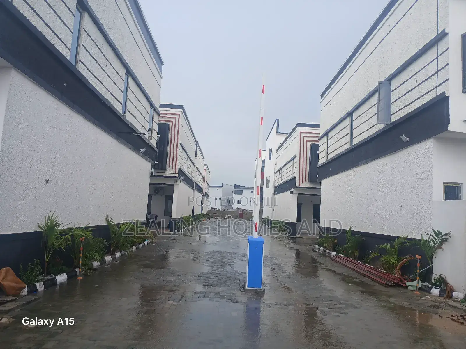 4bdrm Duplex in Pantheon Bridge, Chevron for sale
