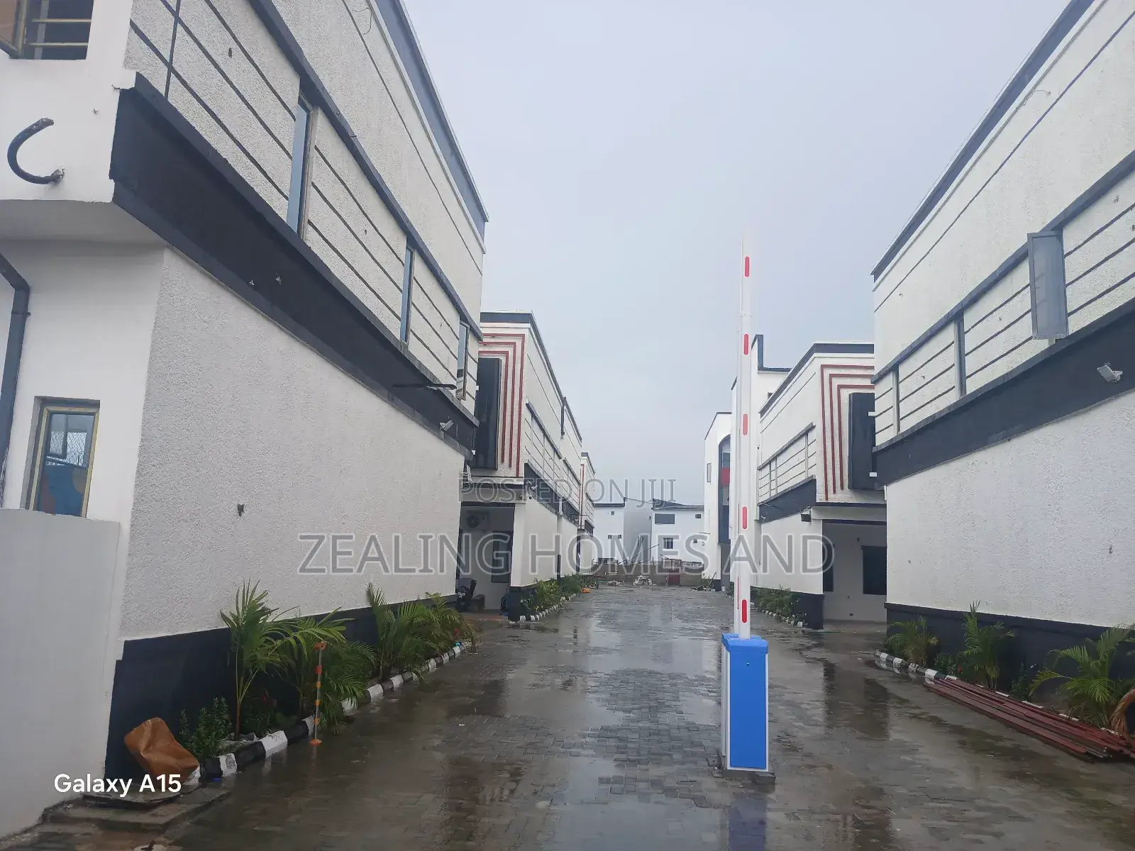 4bdrm Duplex in Pantheon Bridge, Chevron for sale