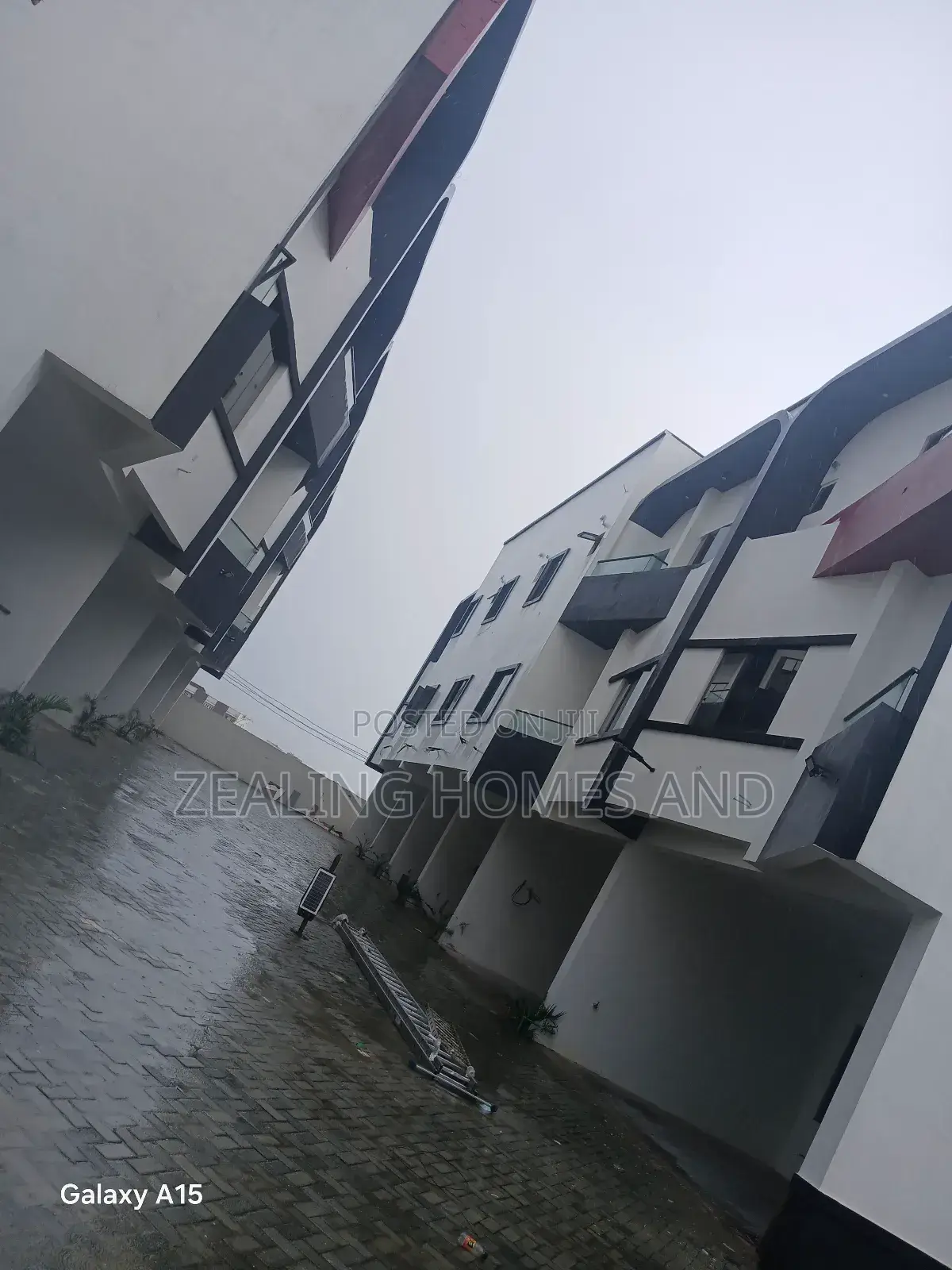 4bdrm Duplex in Orchid, Chevron Toll for sale