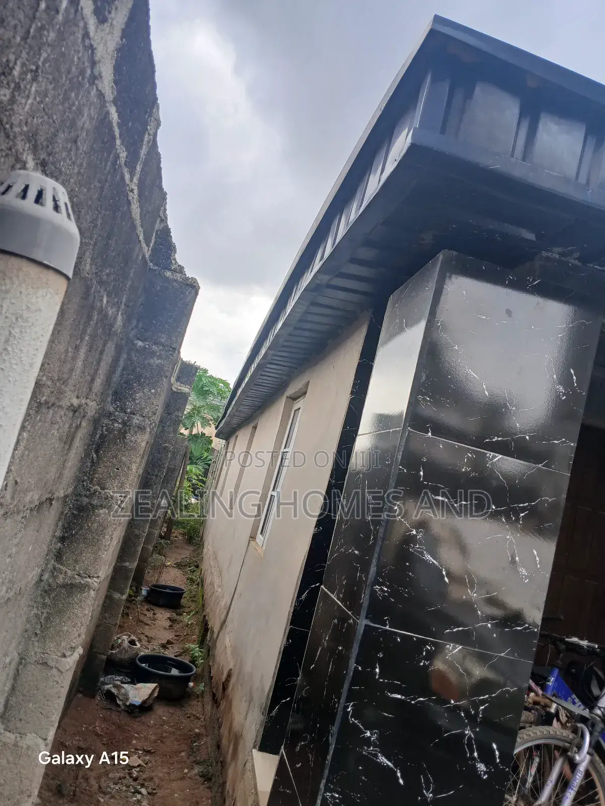 4bdrm House in Governors Road,, Alimosho for sale