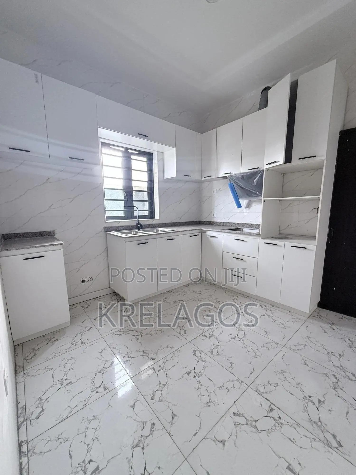 3bdrm Apartment in Ajah, Off Lekki-Epe Expressway for sale