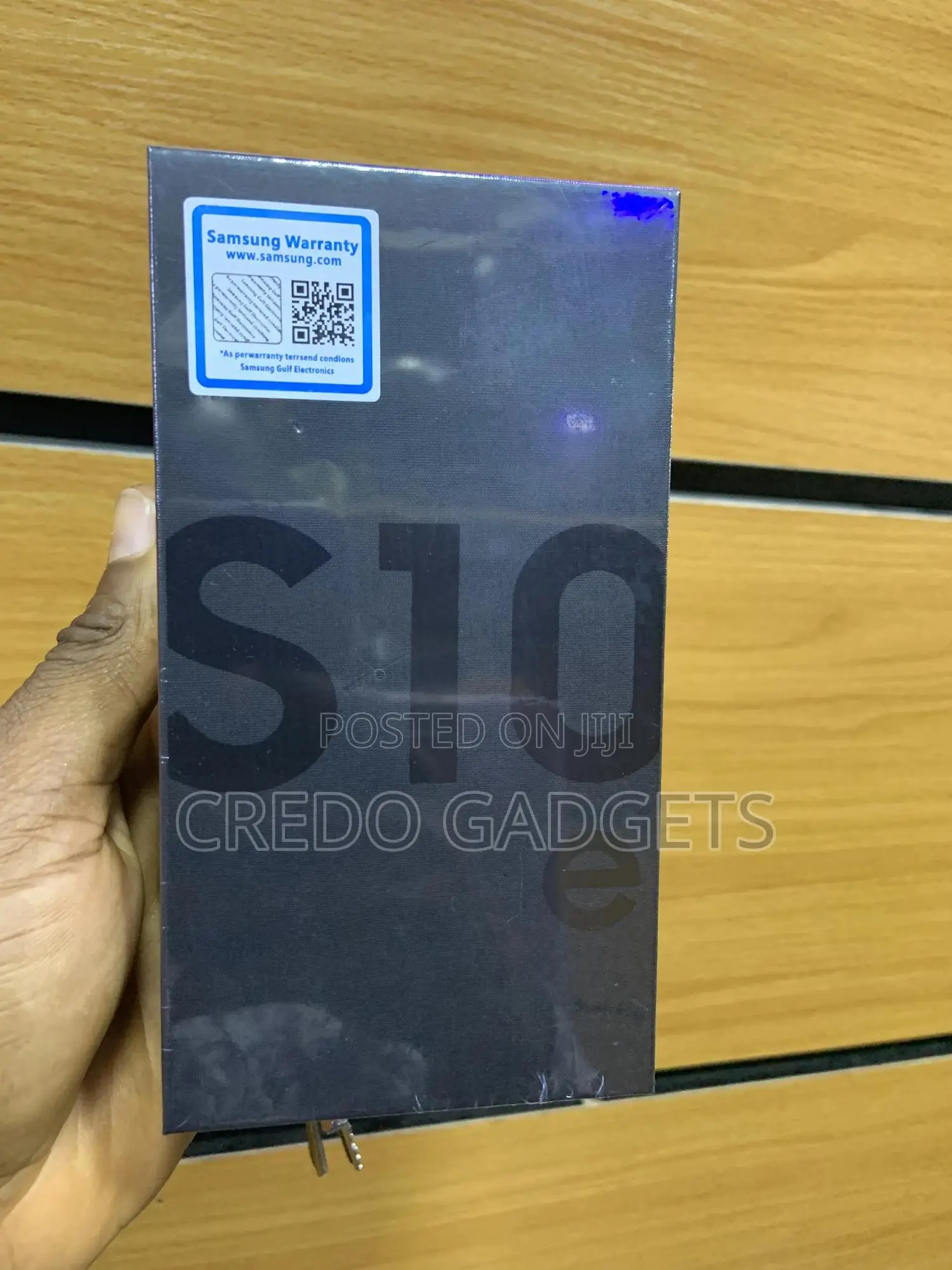 New Samsung Galaxy S10e 128 GB Black