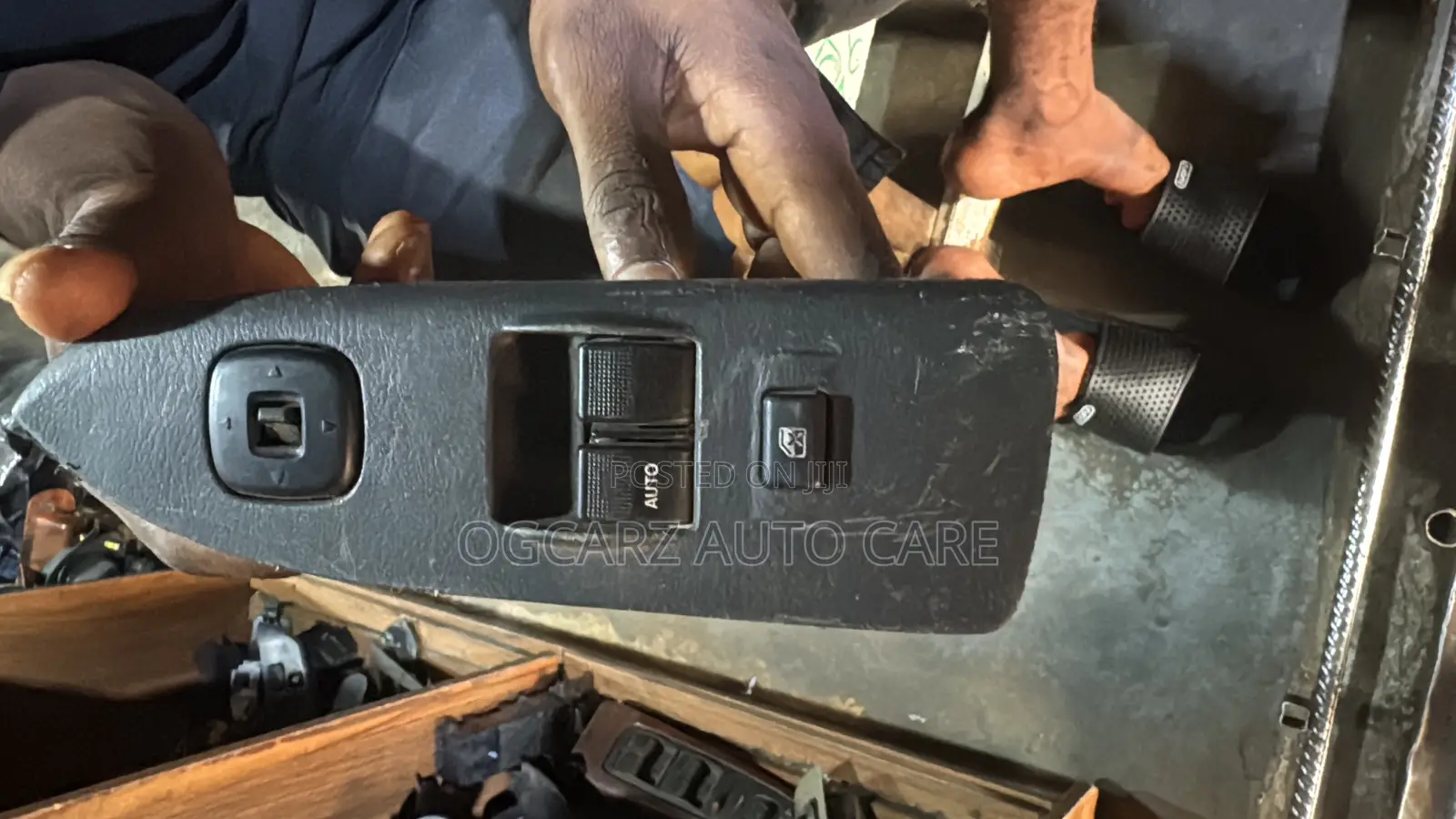 Pressing Buttons for All Toyota and Lexus Available, Rx,Es,Highlander