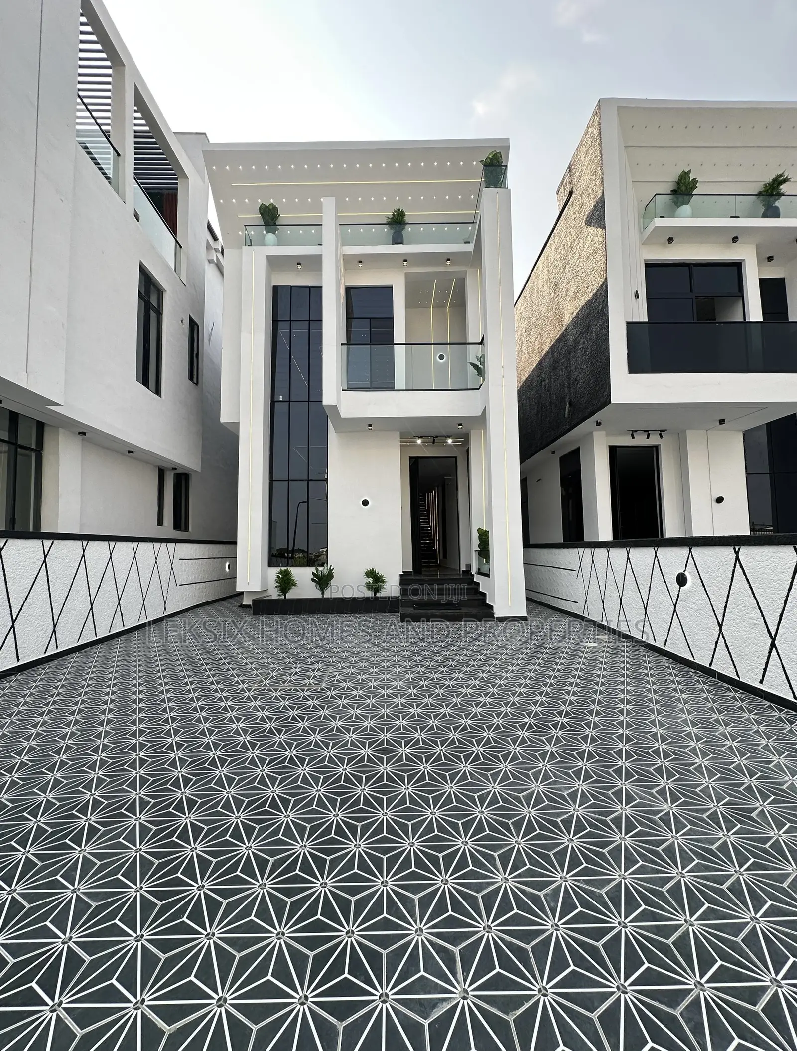 5bdrm Duplex in A Well Secured, Chevron for sale