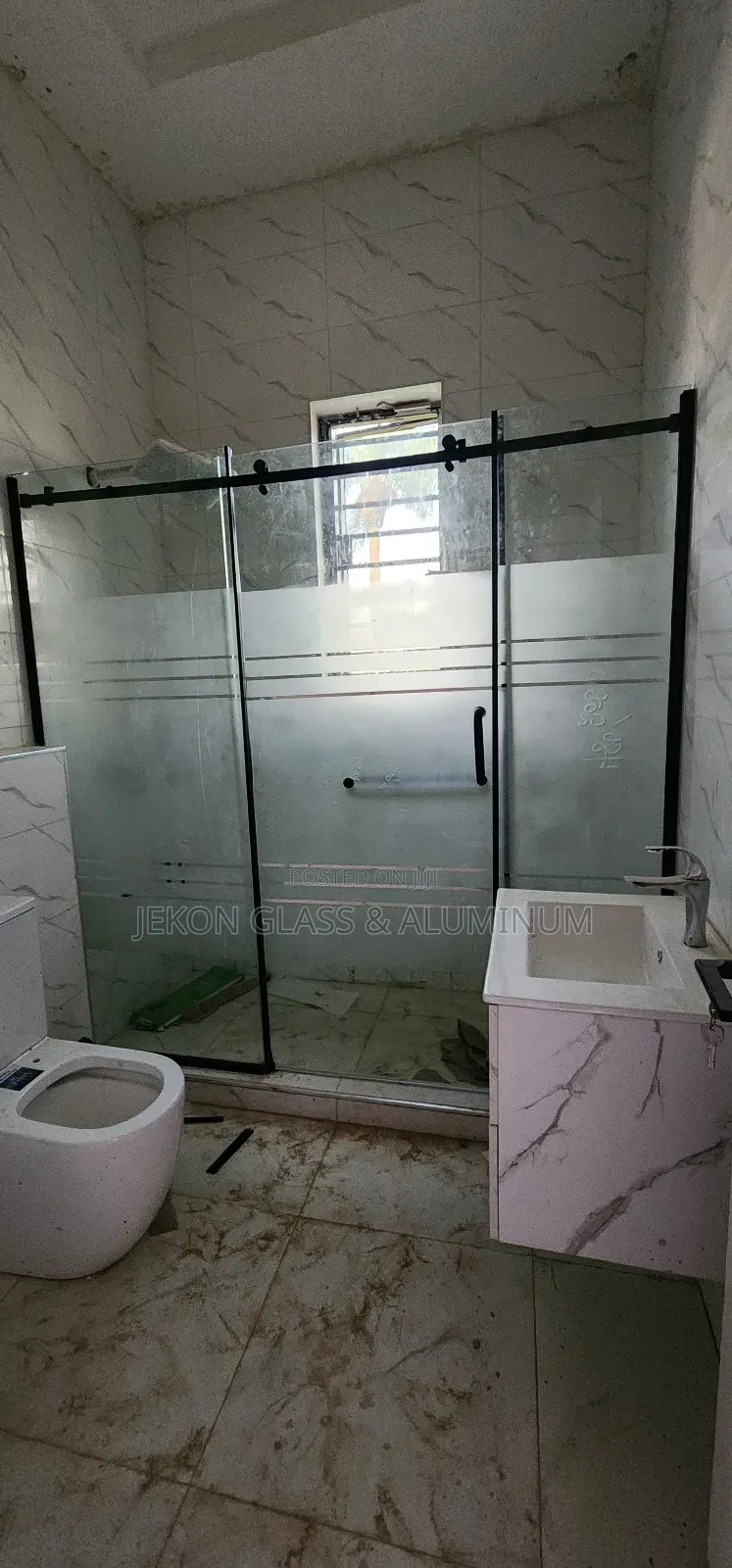 Tempered Glass Shower Cubicles With Frosted Design