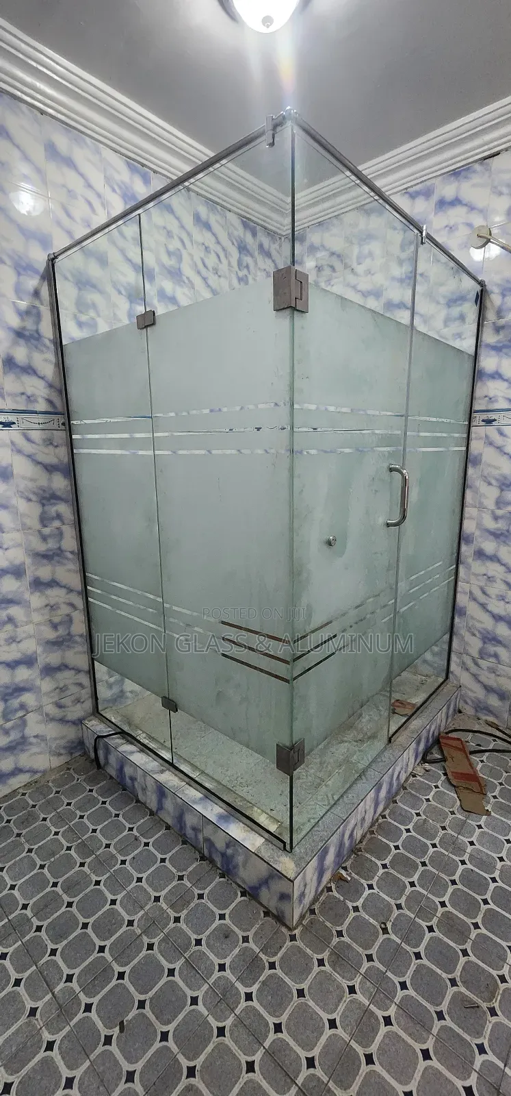 Tempered Glass Shower Cubicles With Frosted Design