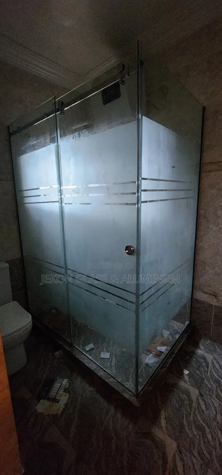 Tempered Glass Shower Cubicles With Frosted Design