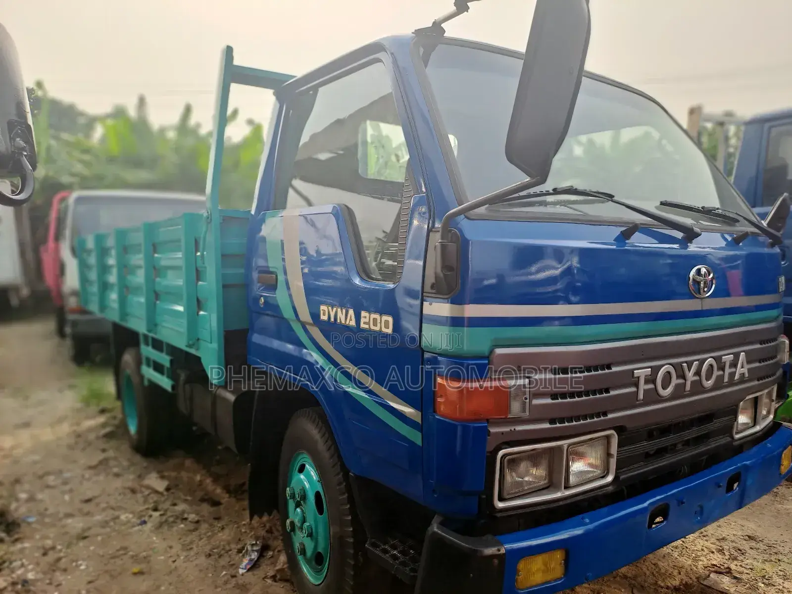 Toyota Dyna200 Blue and Green