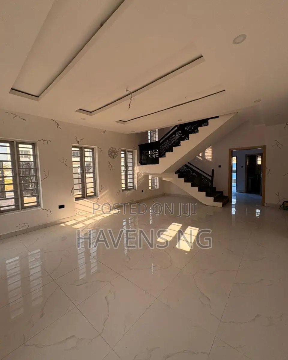 5bdrm Duplex in Basorun for sale