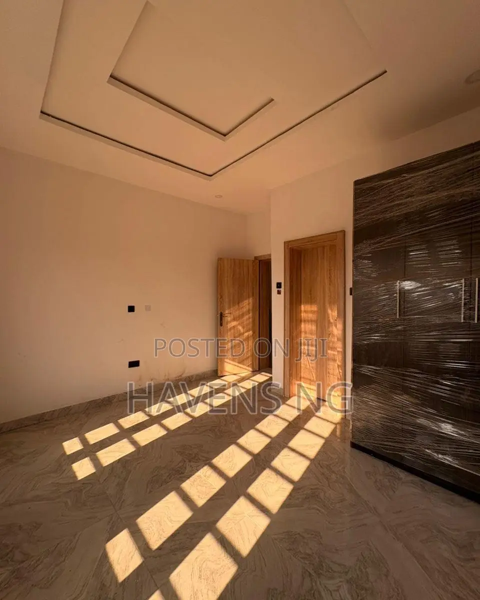 5bdrm Duplex in Basorun for sale