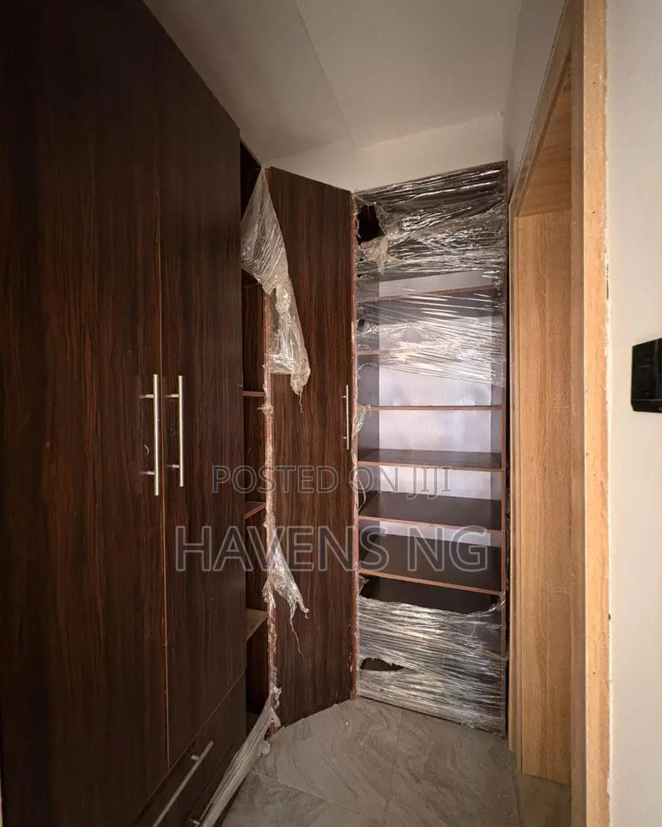 5bdrm Duplex in Basorun for sale