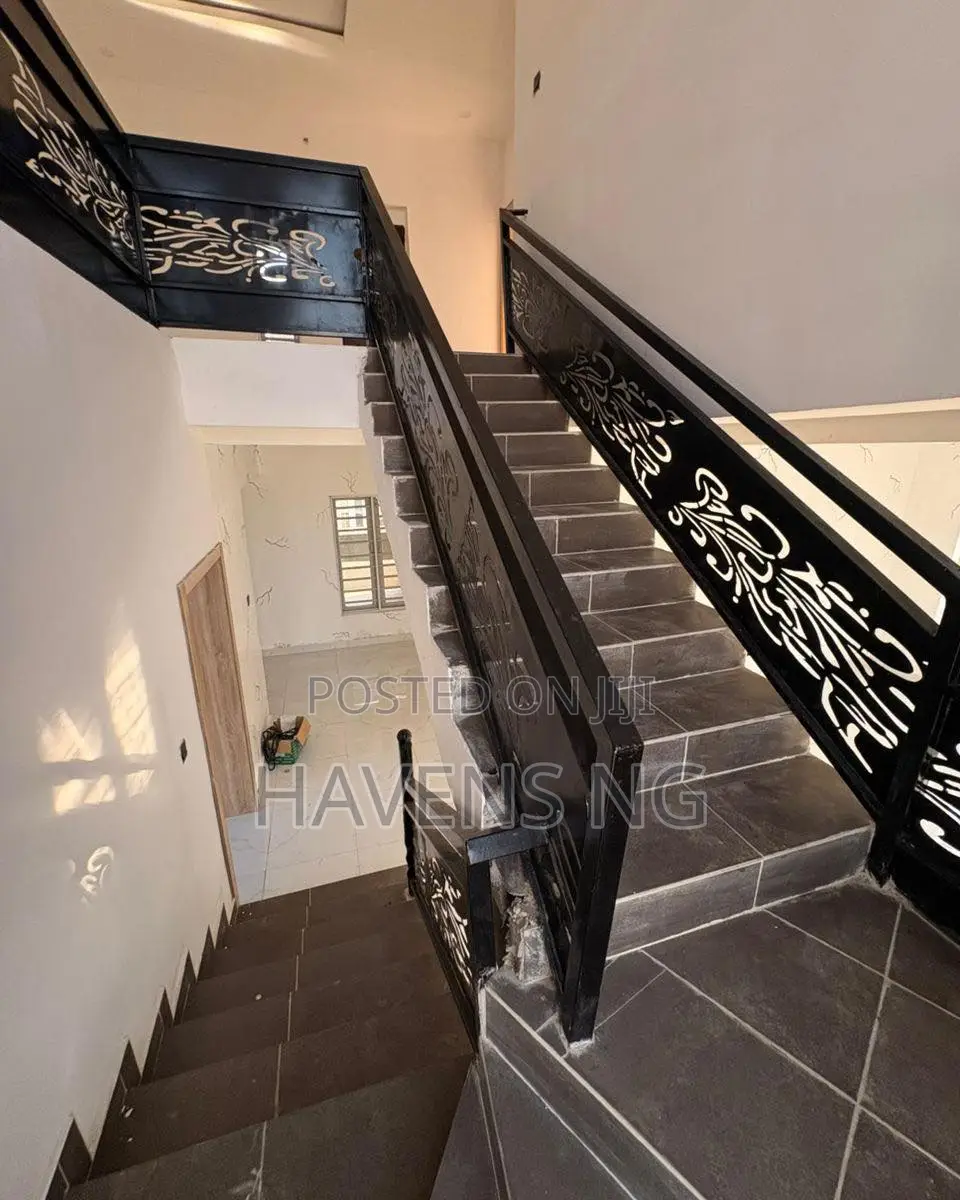 5bdrm Duplex in Basorun for sale