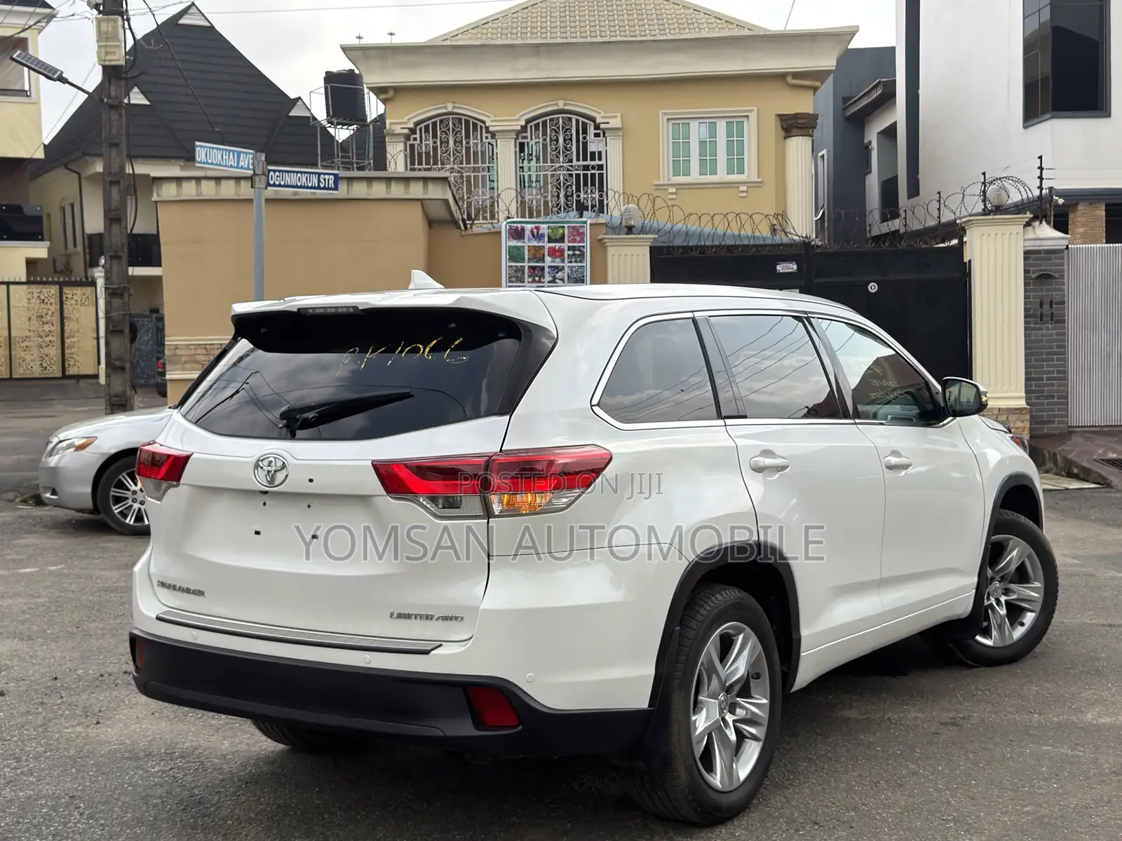 Toyota Highlander Limited Platinum 4dr SUV AWD (3.5L 6cyl 6A) 2015