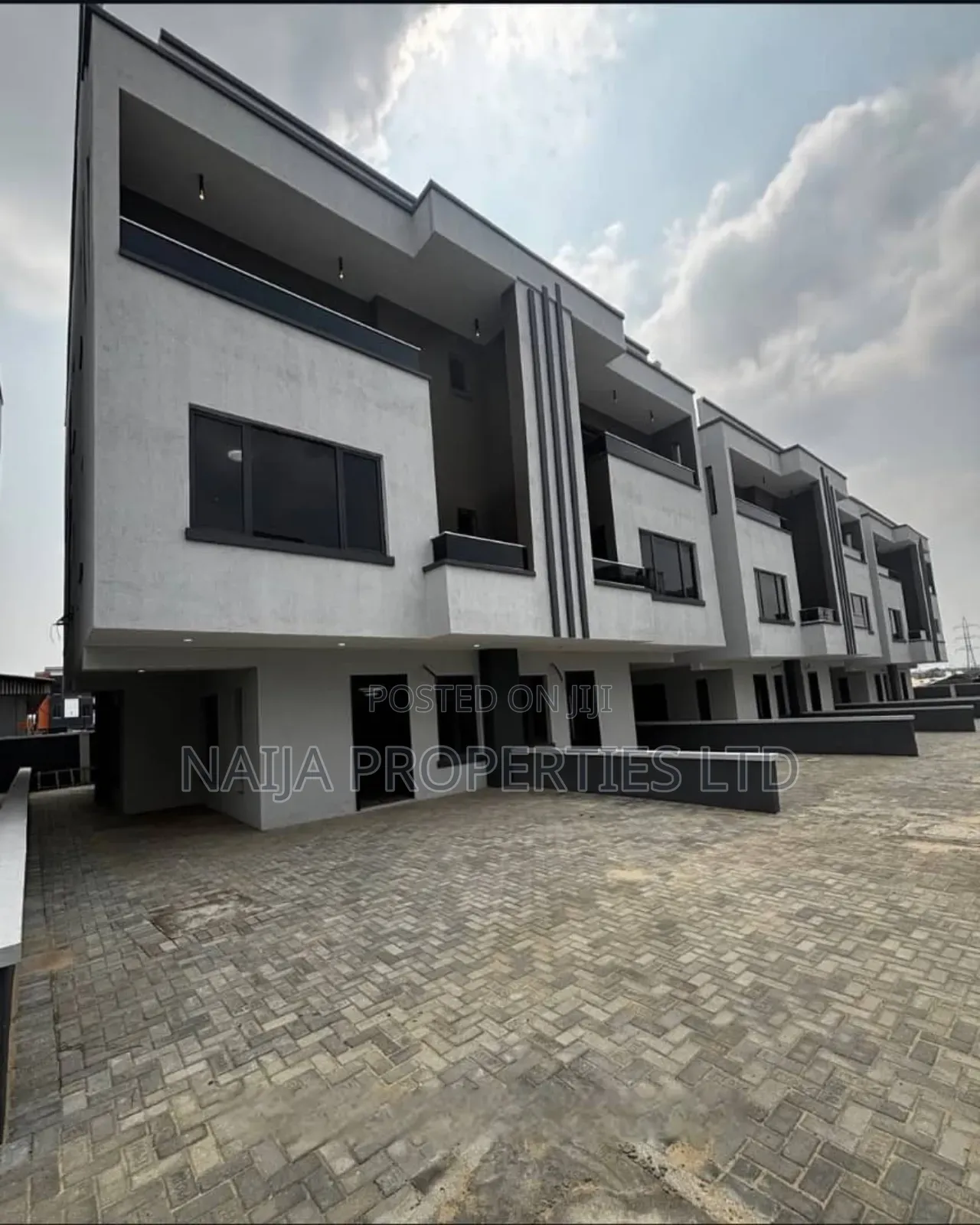 4bdrm Duplex in Ogudu GRA for sale