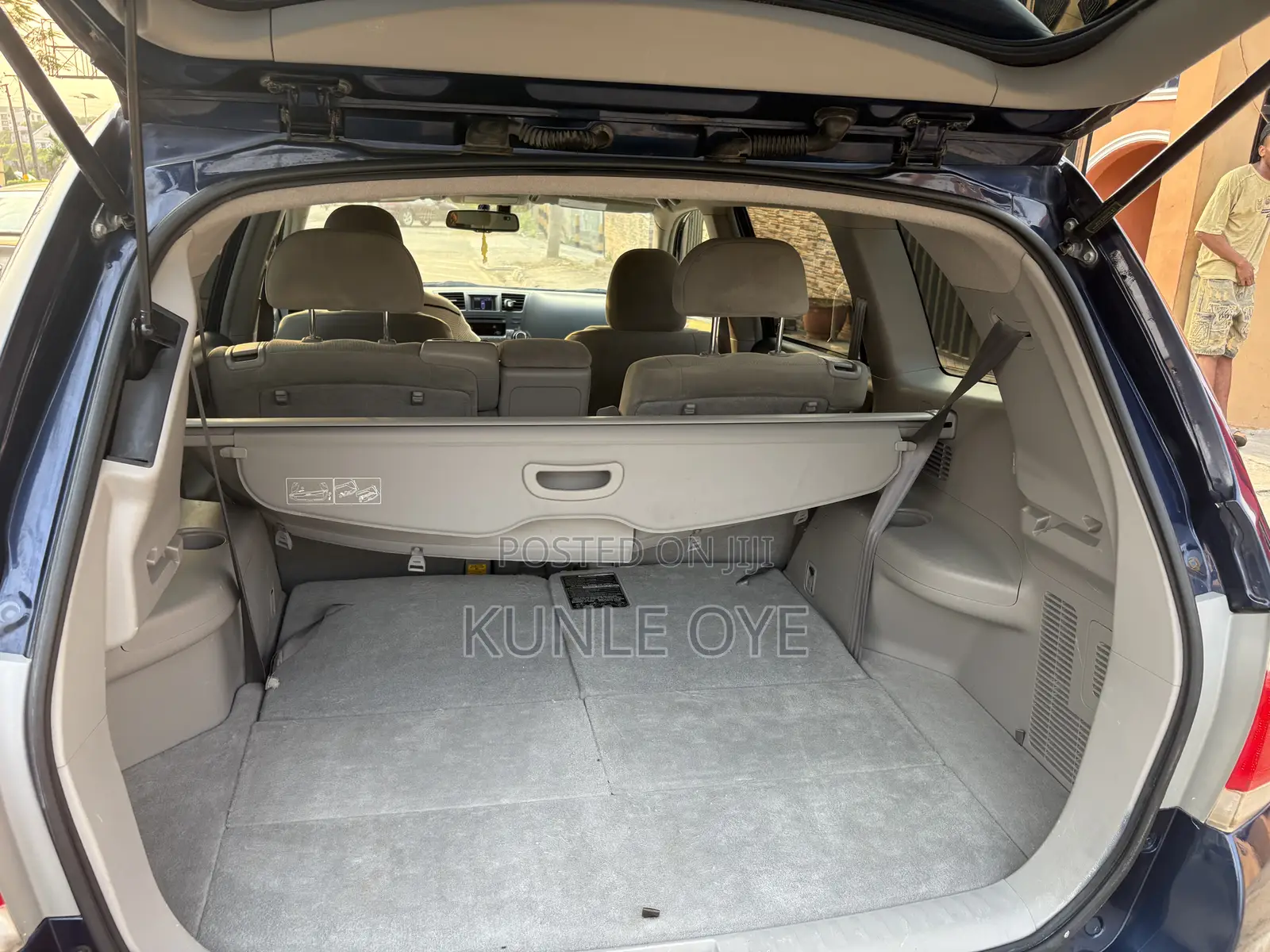 Toyota Highlander SE 2012 Blue