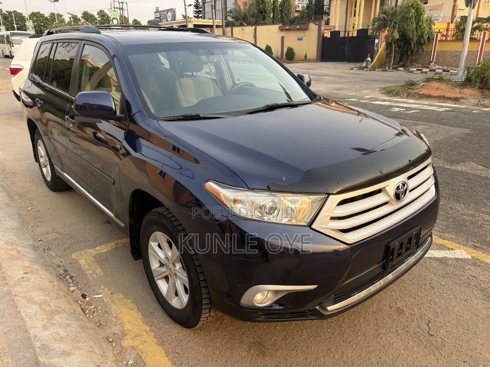 Toyota Highlander SE 2012 Blue