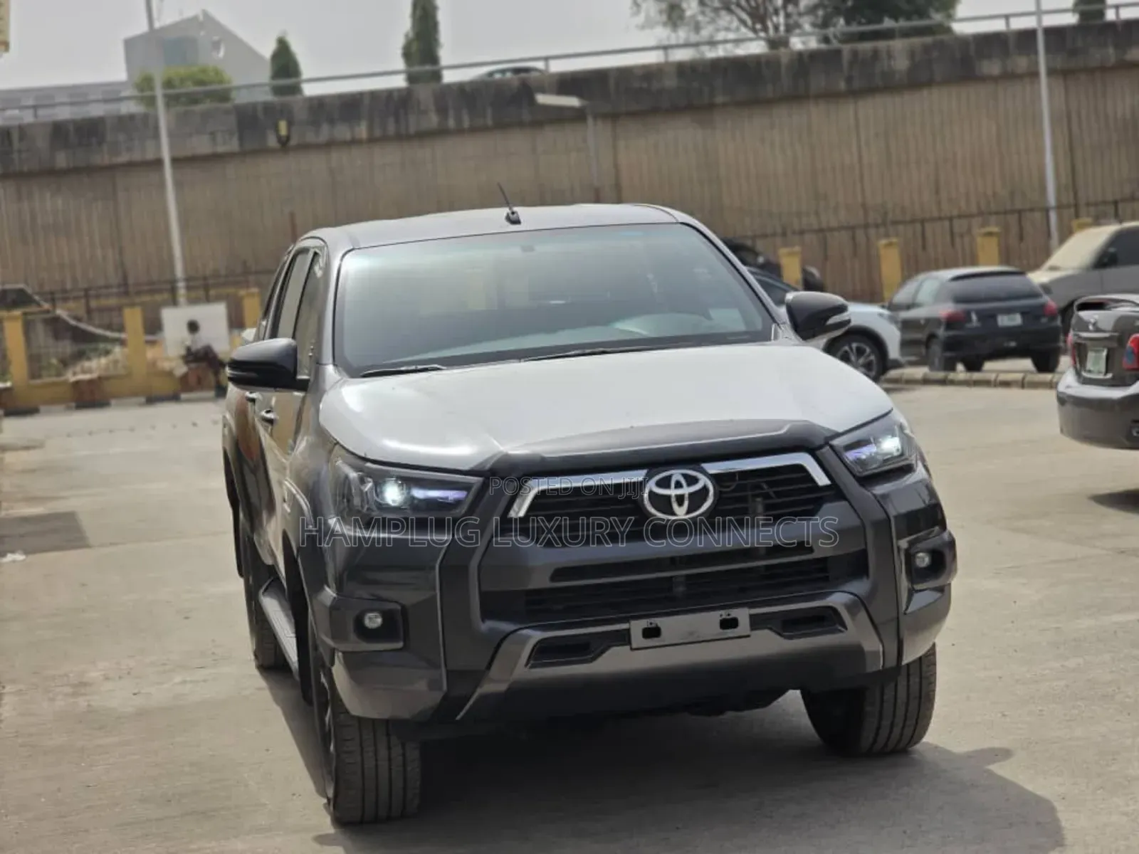 Toyota Hilux 2024 Gray