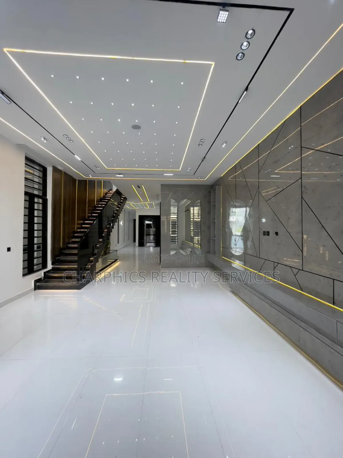 5bdrm Duplex in Chevron for sale