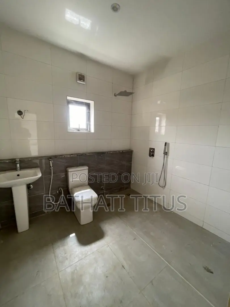 4bdrm Duplex in Life Camp for sale