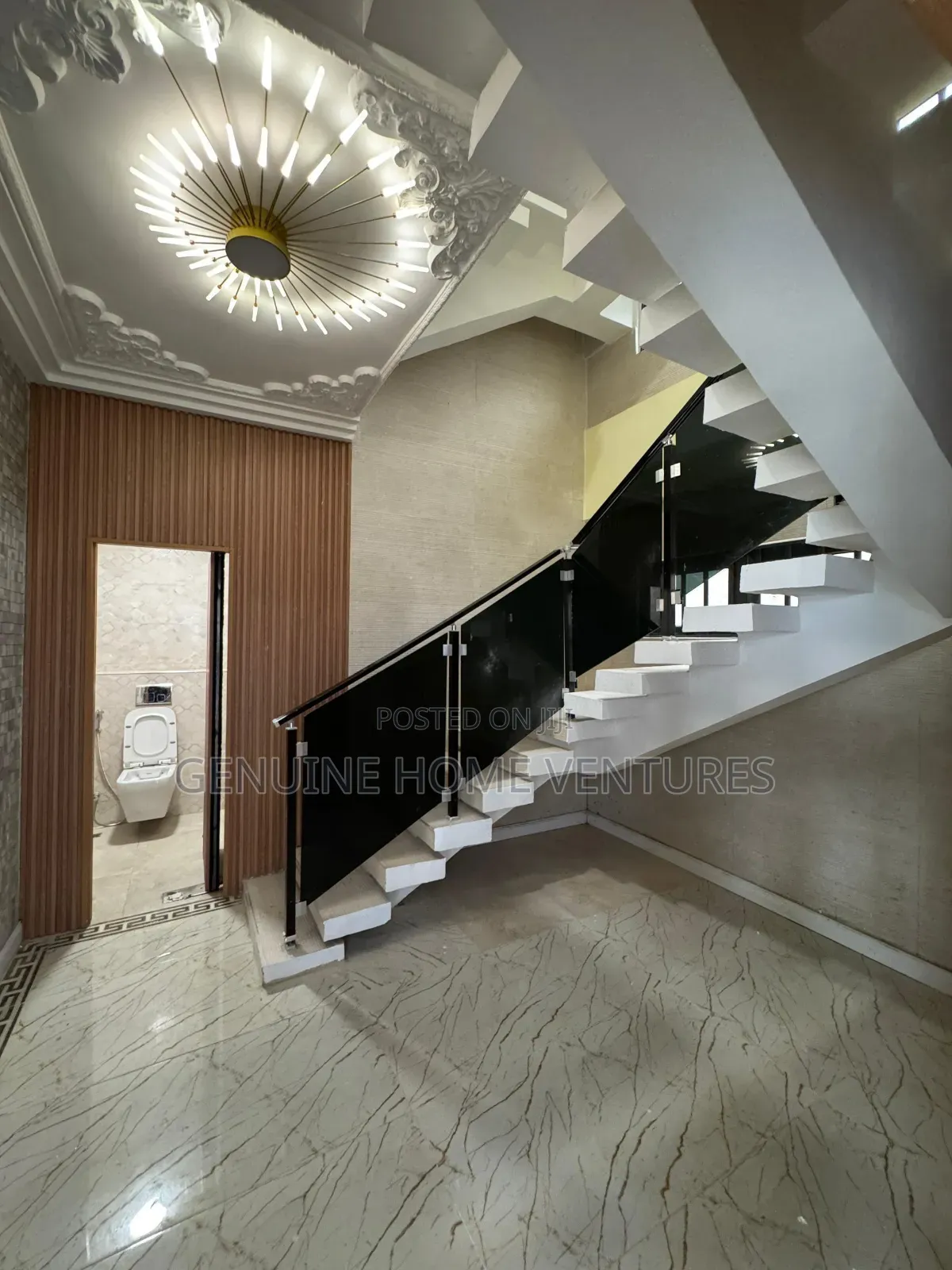 5bdrm Duplex in Anthony Village for sale