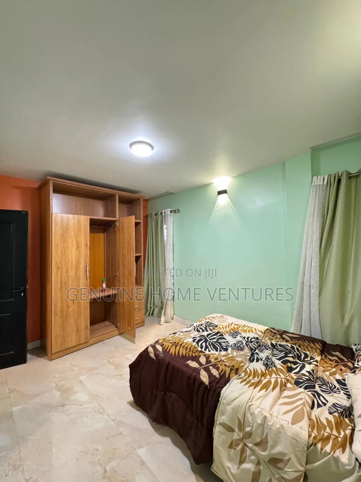 5bdrm Duplex in Anthony Village for sale