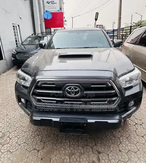 Toyota Tacoma 2023 Gray