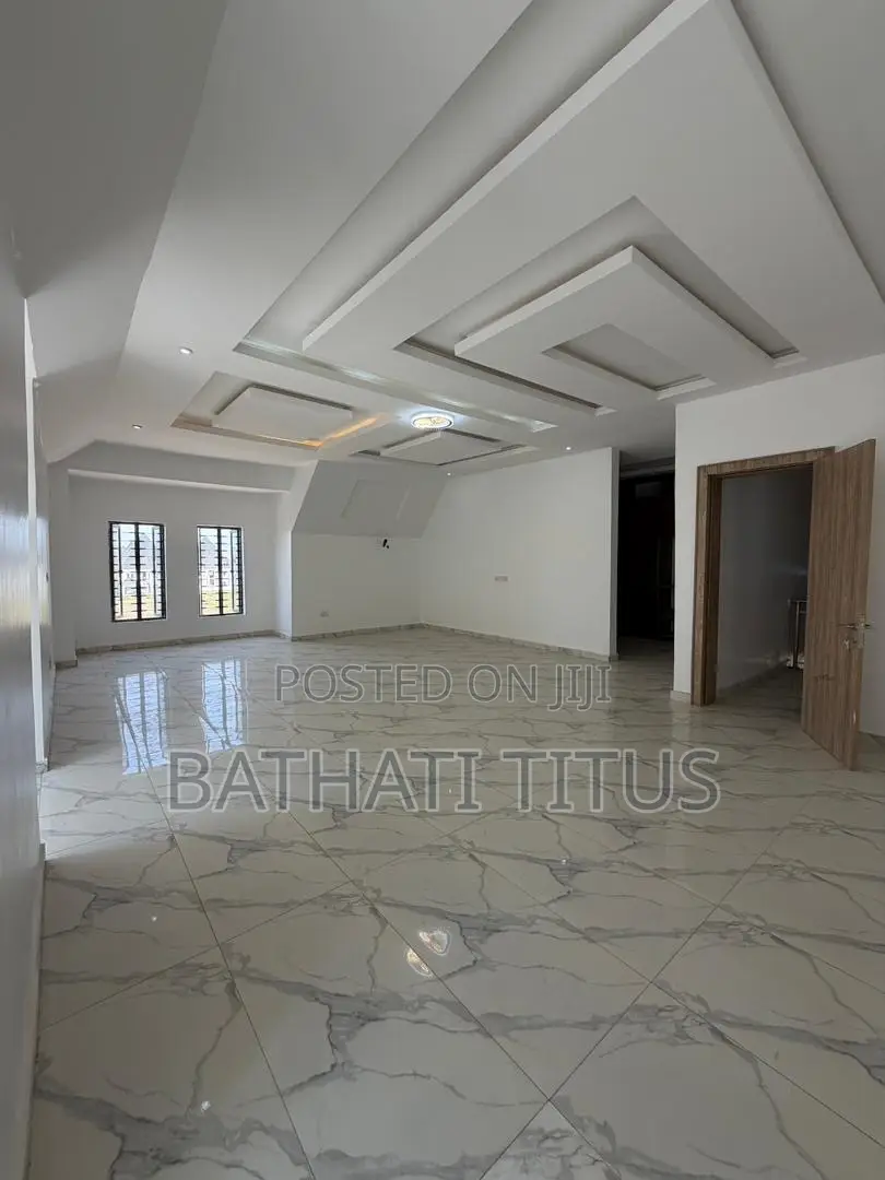 5bdrm Duplex in Bunkoro for sale
