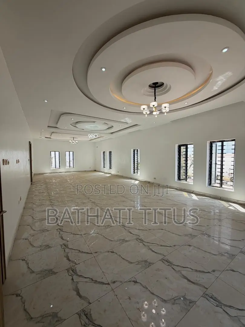 5bdrm Duplex in Bunkoro for sale