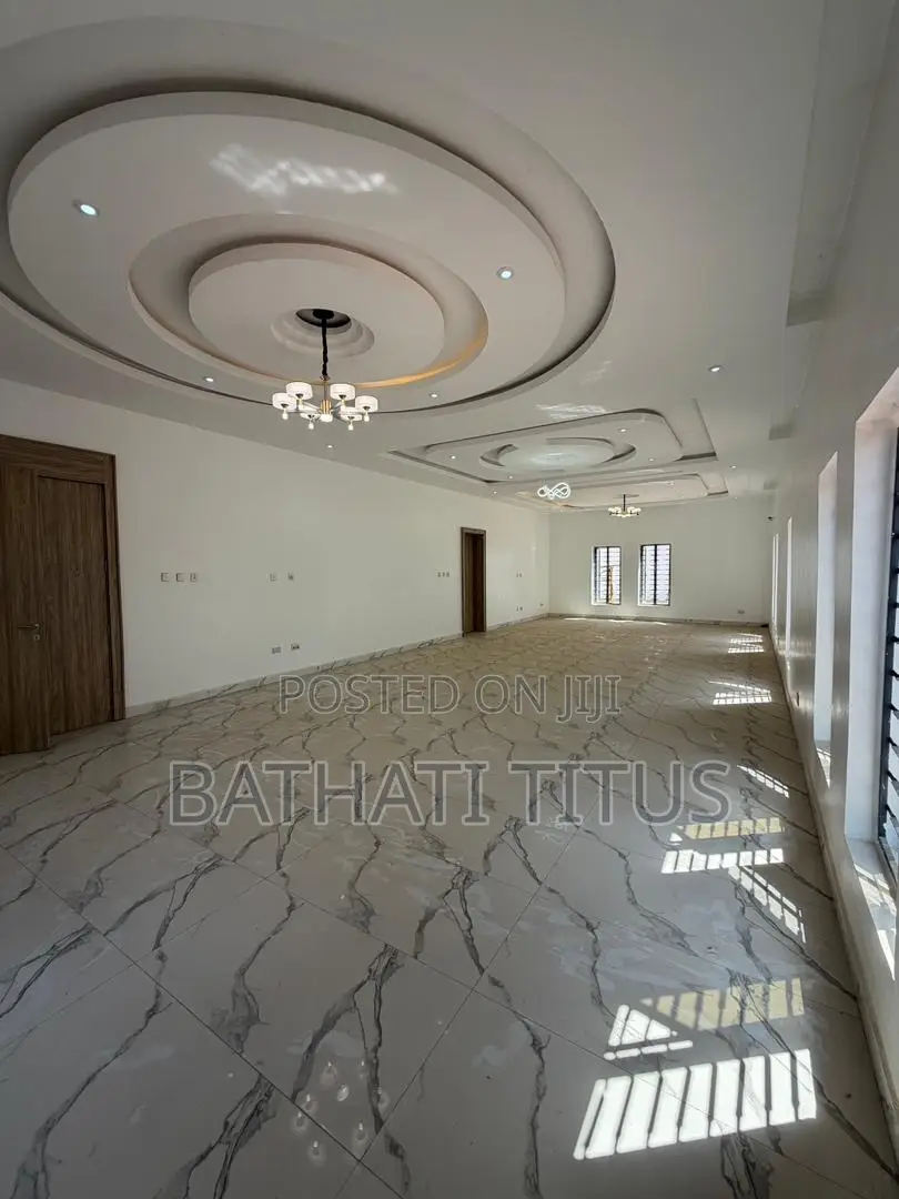 5bdrm Duplex in Bunkoro for sale