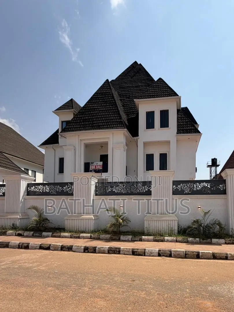 5bdrm Duplex in Bunkoro for sale