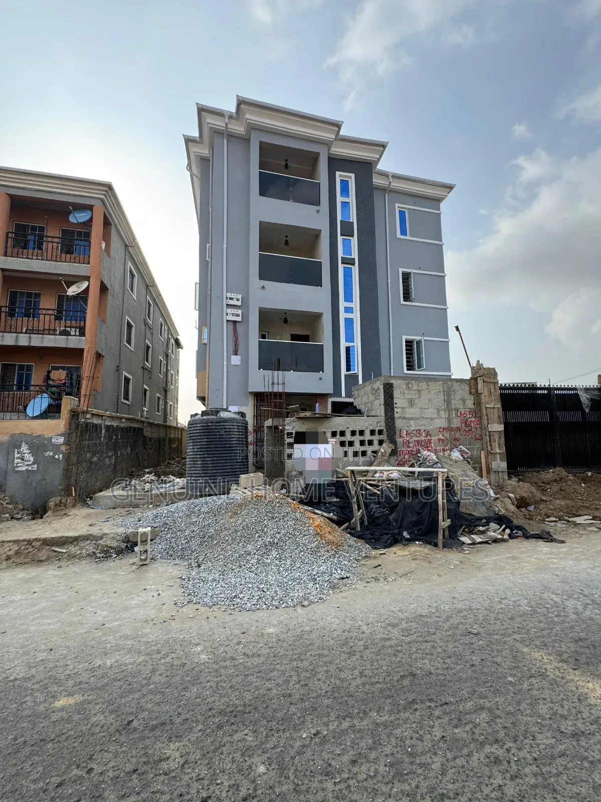 2bdrm Apartment in Surulere for sale