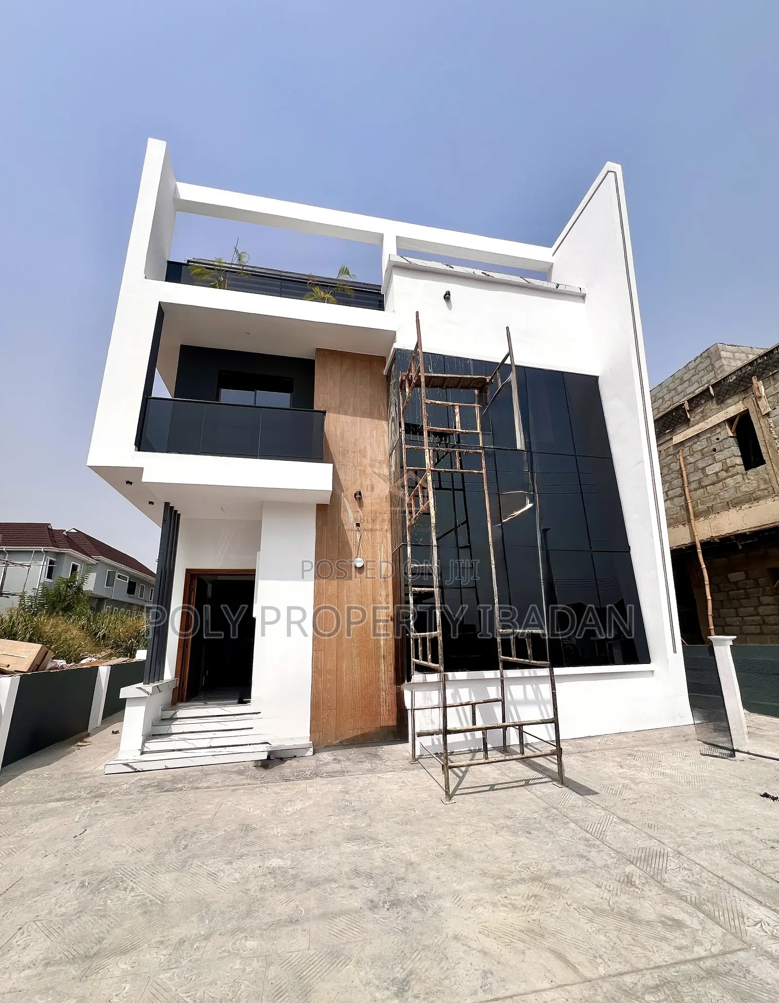 5bdrm Penthouse in Engr Lere Adigun Gra, Ibadan for sale