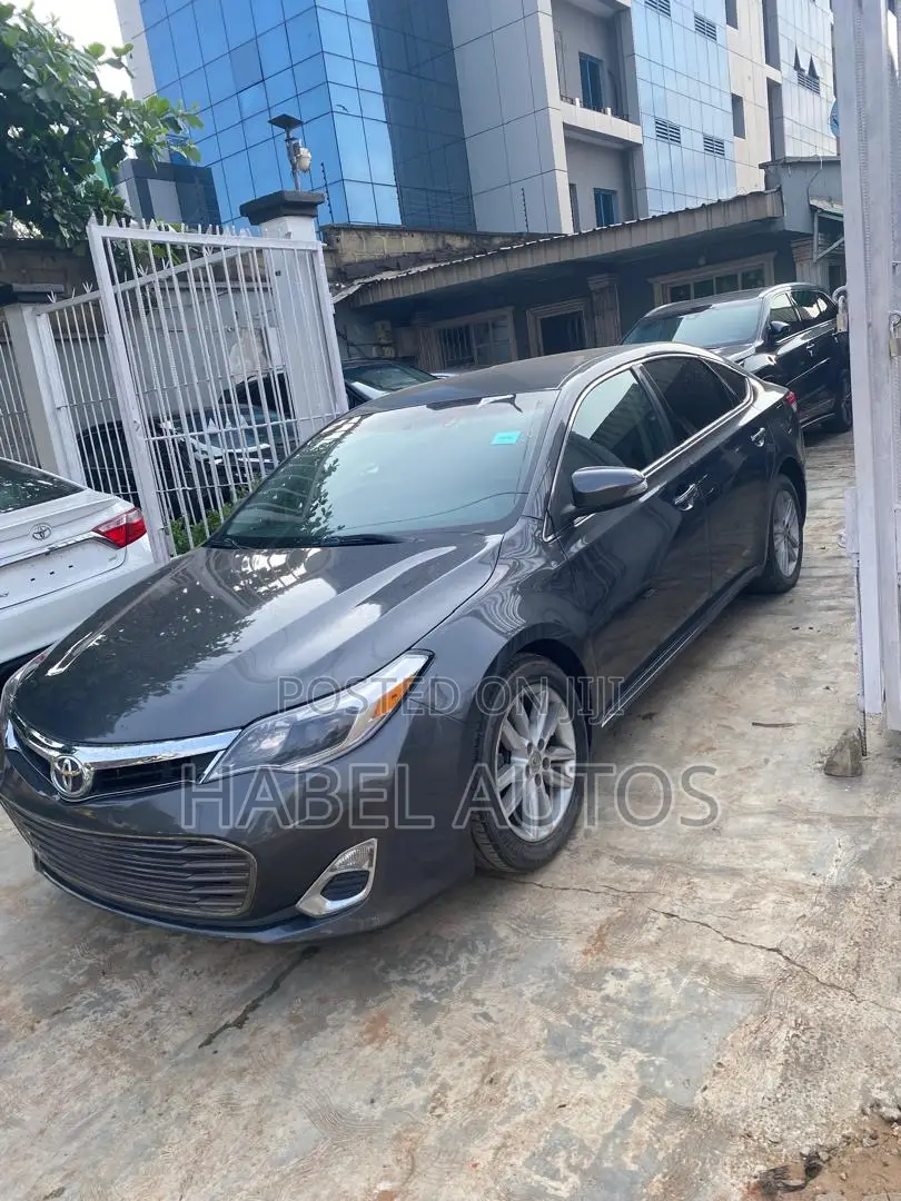 Toyota Avalon XLE 4dr Sedan (3.5L 6cyl 6A) 2014 Gray