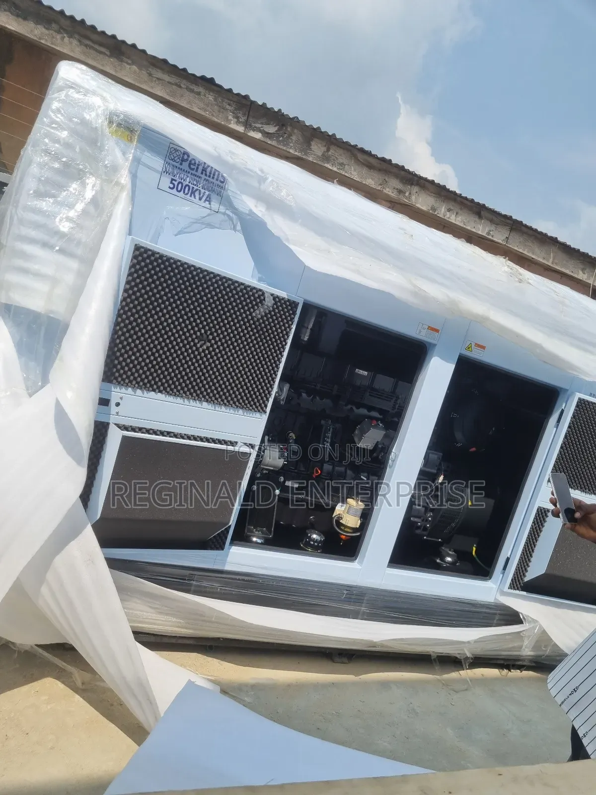 500kva England Perkins Soundproof Diesel Generator