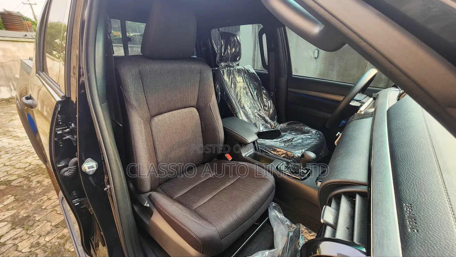 New Toyota Hilux 2025 Black