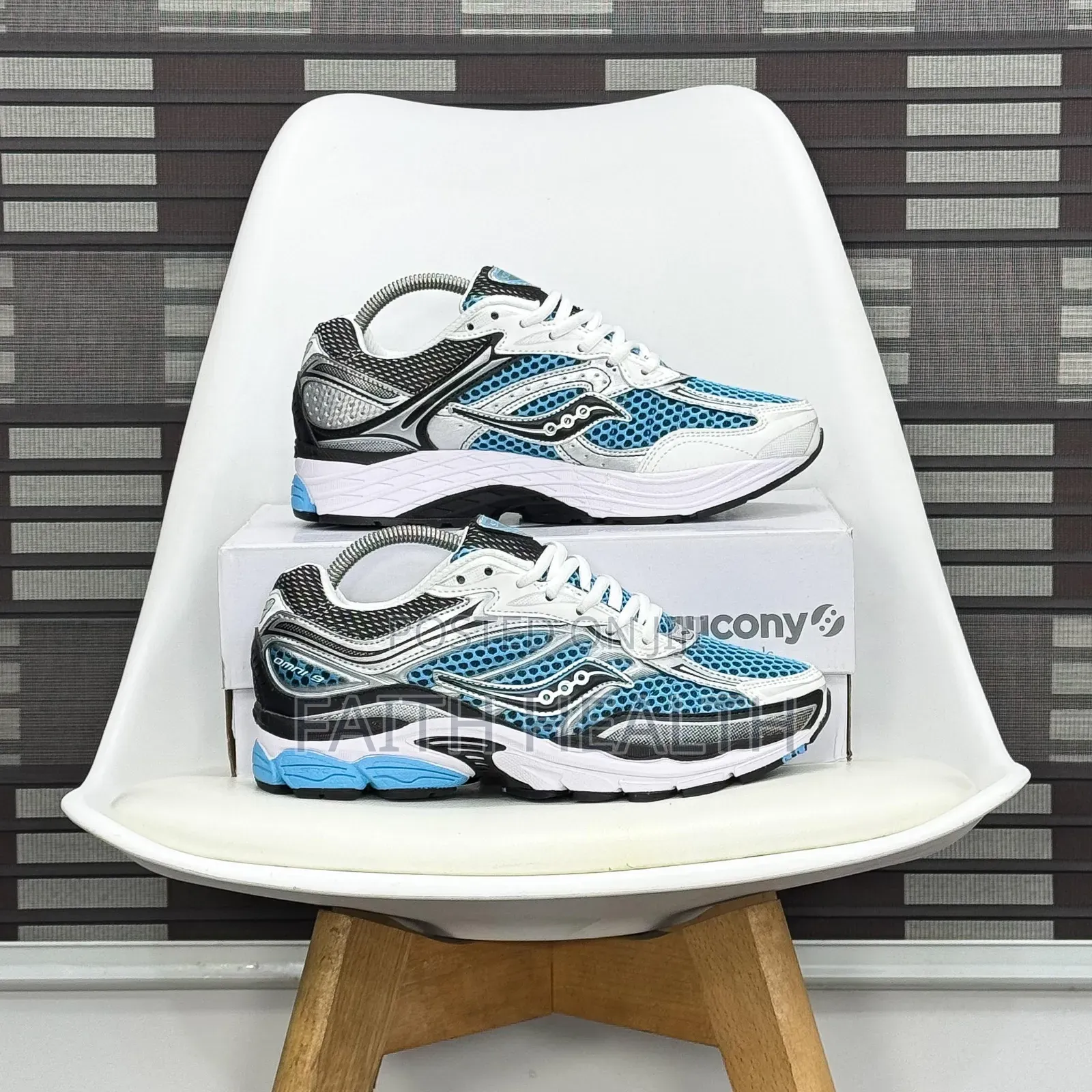 *Saucony Progrid Omni 9 Snks* Size 40- 45