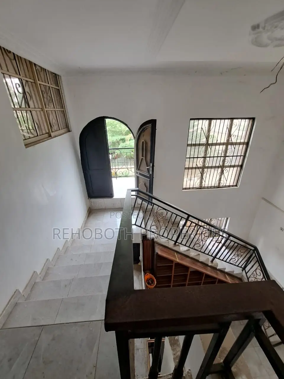 4bdrm Duplex in Jericho for rent